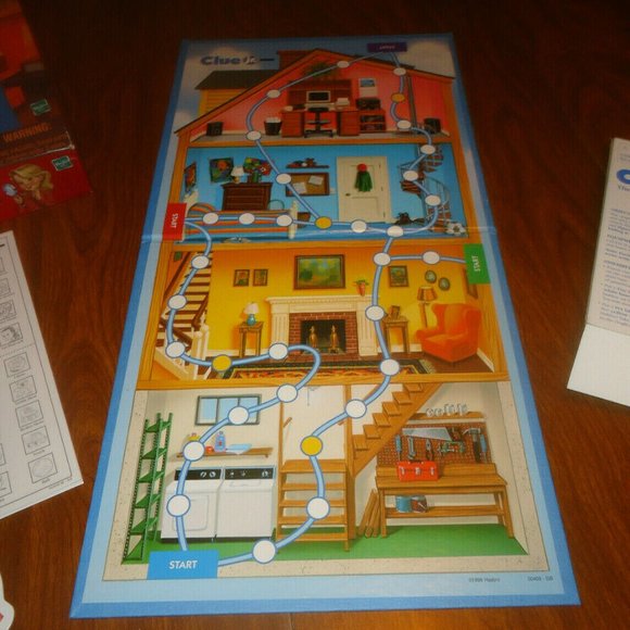 Clue Jr. The Case Of The Hidden Toys - Hasbro Board Game - Picture 2 of 9